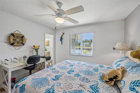 House in Port Charlotte, Florida 3 bedrooms, 203.36 sq.m. № 2117866 - photo 29
