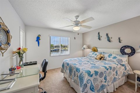 House in Port Charlotte, Florida 3 bedrooms, 203.36 sq.m. № 2117866 - photo 28