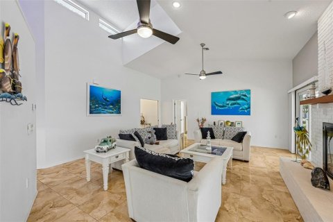 House in Port Charlotte, Florida 3 bedrooms, 203.36 sq.m. № 2117866 - photo 9