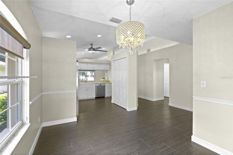 House in Sarasota, Florida 3 bedrooms, 143.81 sq.m. № 1679803 - photo 8