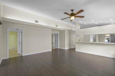 House in Sarasota, Florida 3 bedrooms, 143.81 sq.m. № 1679803 - photo 12