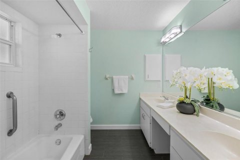 House in Sarasota, Florida 3 bedrooms, 143.81 sq.m. № 1679803 - photo 21