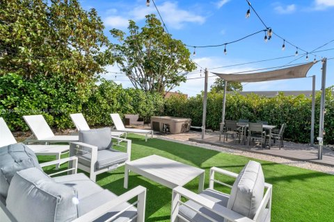 Condo in Hallandale Beach, Florida, 4 bedrooms  № 1978188 - photo 1