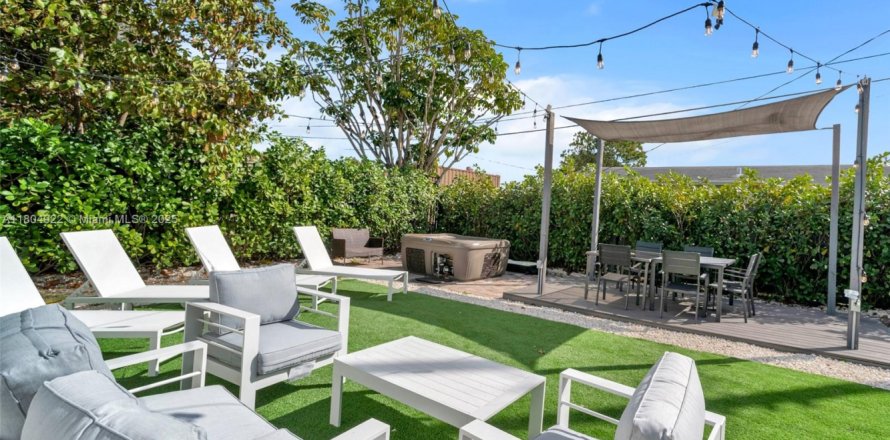 Condo in Hallandale Beach, Florida, 4 bedrooms  № 1978188