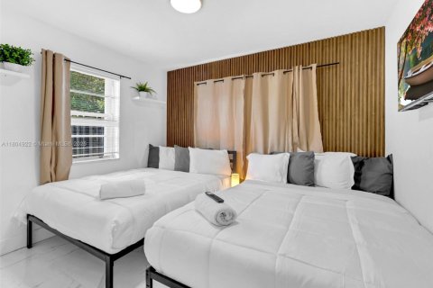 Condo in Hallandale Beach, Florida, 4 bedrooms  № 1978188 - photo 10