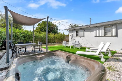 Condo in Hallandale Beach, Florida, 4 bedrooms  № 1978188 - photo 14