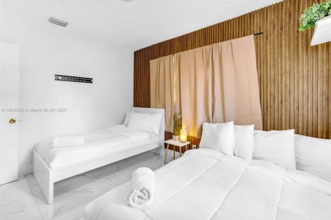 Condo in Hallandale Beach, Florida, 4 bedrooms  № 1978188 - photo 21