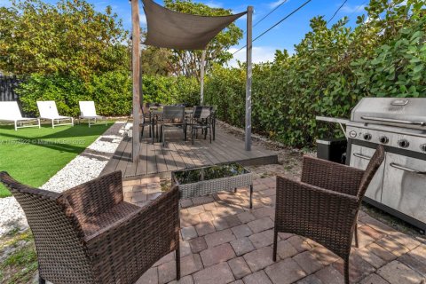 Condo in Hallandale Beach, Florida, 4 bedrooms  № 1978188 - photo 23