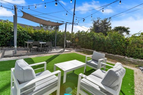 Condo in Hallandale Beach, Florida, 4 bedrooms  № 1978188 - photo 22