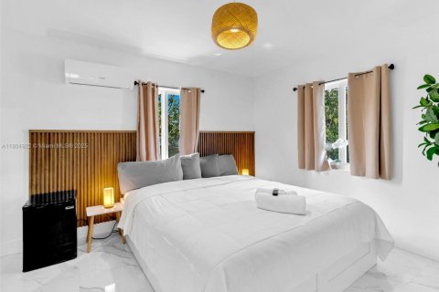 Condo in Hallandale Beach, Florida, 4 bedrooms  № 1978188 - photo 7