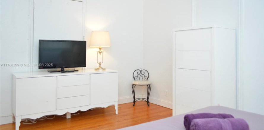 Estudio en el Condominio en Miami Beach, Florida № 1985433