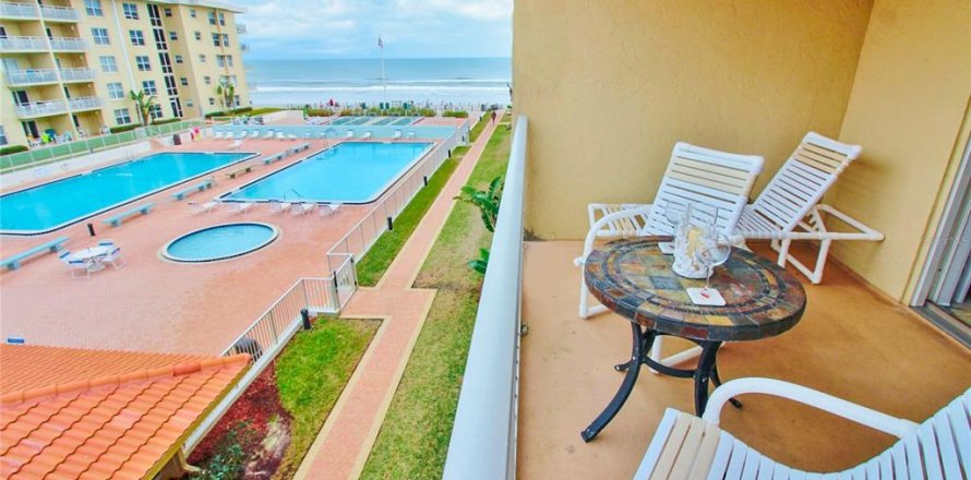 Condominio en New Smyrna Beach, Florida, 2 dormitorios № 1884011