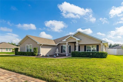 Villa ou maison à Eagle Lake, Floride 4 chambres, 216.65 m2 № 2419021