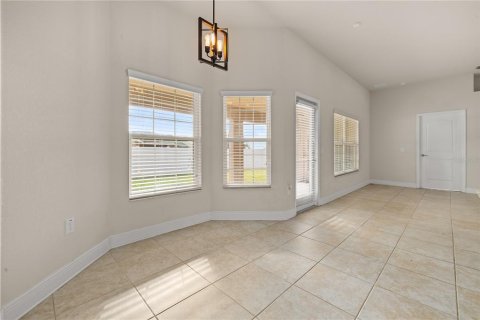 Villa ou maison à vendre à Eagle Lake, Floride: 4 chambres, 216.65 m2 № 2419021 - photo 25