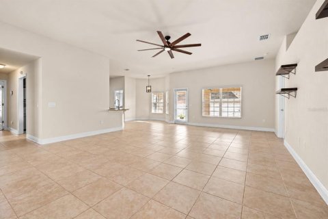 Villa ou maison à vendre à Eagle Lake, Floride: 4 chambres, 216.65 m2 № 2419021 - photo 21