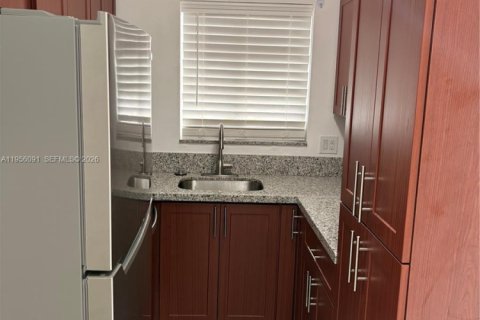 Apartment in Miami, Florida 2 bedrooms, 1947.05 sq.m. № 2020450 - photo 4