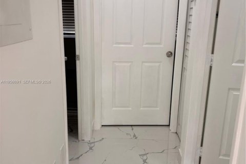 Apartment in Miami, Florida 2 bedrooms, 1947.05 sq.m. № 2020450 - photo 7