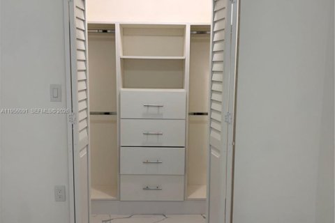 Apartment in Miami, Florida 2 bedrooms, 1947.05 sq.m. № 2020450 - photo 11