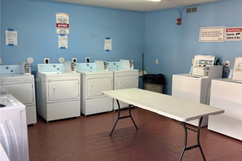 Apartment in Miami, Florida 2 bedrooms, 1947.05 sq.m. № 2020450 - photo 17