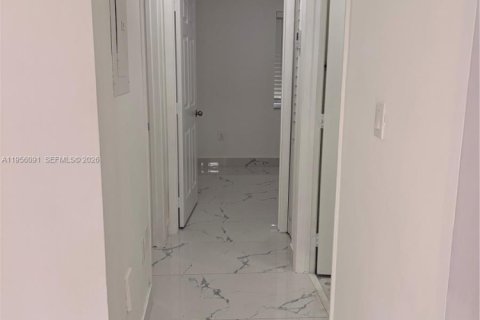 Apartment in Miami, Florida 2 bedrooms, 1947.05 sq.m. № 2020450 - photo 8