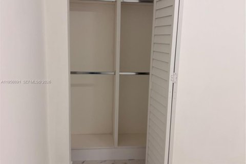 Apartment in Miami, Florida 2 bedrooms, 1947.05 sq.m. № 2020450 - photo 15