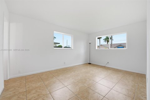 House in Hollywood, Florida 3 bedrooms, 129.88 sq.m. № 2244401 - photo 18