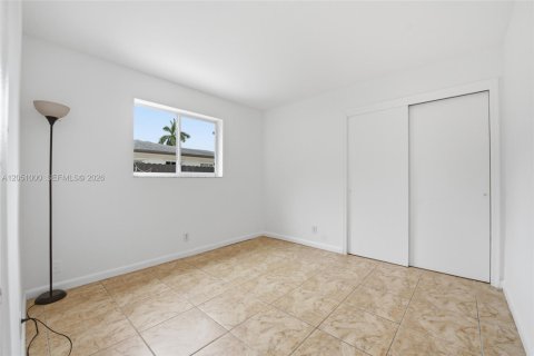 House in Hollywood, Florida 3 bedrooms, 129.88 sq.m. № 2244401 - photo 21