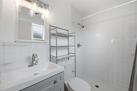 House in Hollywood, Florida 3 bedrooms, 129.88 sq.m. № 2244401 - photo 26
