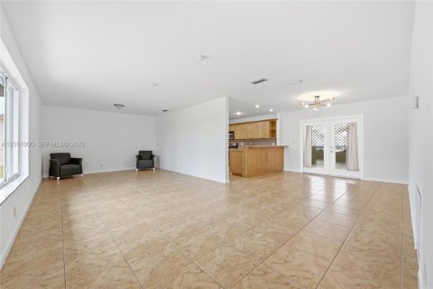 House in Hollywood, Florida 3 bedrooms, 129.88 sq.m. № 2244401 - photo 5