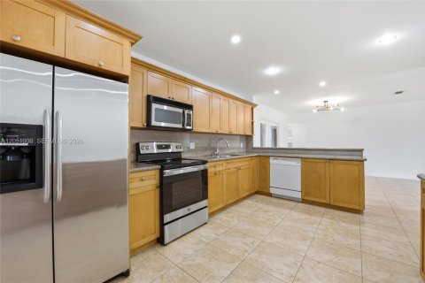 House in Hollywood, Florida 3 bedrooms, 129.88 sq.m. № 2244401 - photo 14