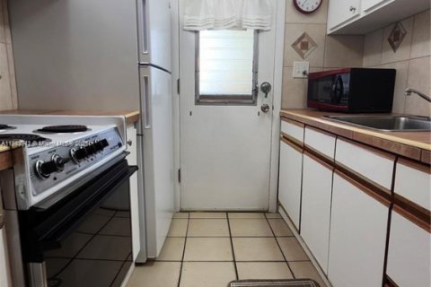 Condo in Miami, Florida, 1 bedroom  № 2154340 - photo 6