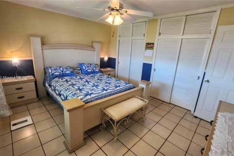 Condo in Miami, Florida, 1 bedroom  № 2154340 - photo 10