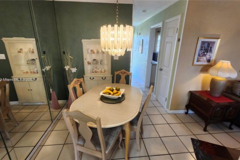 Condo in Miami, Florida, 1 bedroom  № 2154340 - photo 4