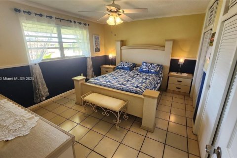 Condo in Miami, Florida, 1 bedroom  № 2154340 - photo 9