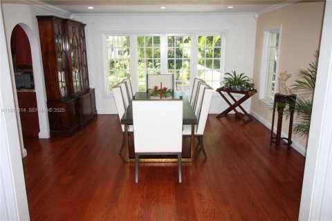 Купить виллу или дом в Корал-Гейблс, Флорида 5 спален, 529.91м2, № 1991365 - фото 15