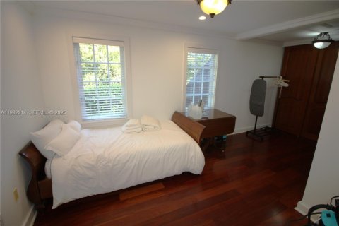 Купить виллу или дом в Корал-Гейблс, Флорида 5 спален, 529.91м2, № 1991365 - фото 18