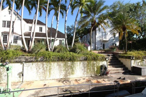 Купить виллу или дом в Корал-Гейблс, Флорида 5 спален, 529.91м2, № 1991365 - фото 7