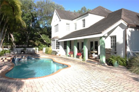 Купить виллу или дом в Корал-Гейблс, Флорида 5 спален, 529.91м2, № 1991365 - фото 1