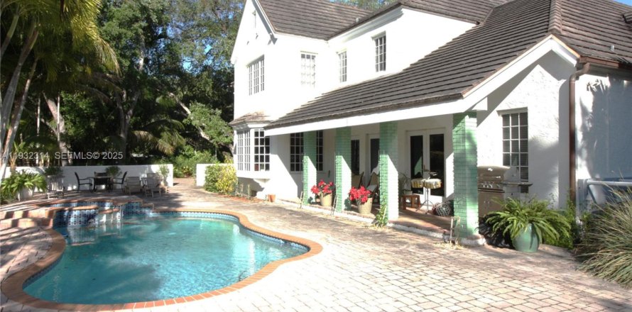 Дом в Корал-Гейблс, Флорида 5 спален, 529.91м2 № 1991365