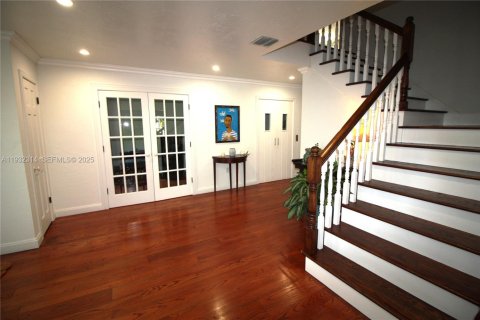 Купить виллу или дом в Корал-Гейблс, Флорида 5 спален, 529.91м2, № 1991365 - фото 10