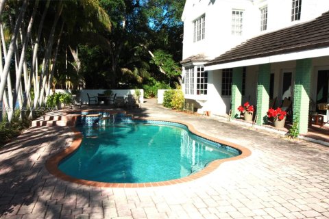 Купить виллу или дом в Корал-Гейблс, Флорида 5 спален, 529.91м2, № 1991365 - фото 2