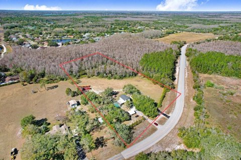 Terreno en Lutz, Florida № 2097490
