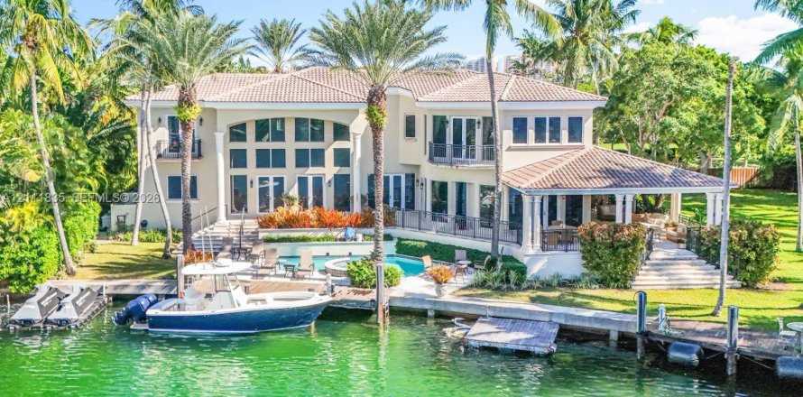 Villa ou maison à Key Biscayne, Floride 7 chambres, 603.59 m2 № 2429886