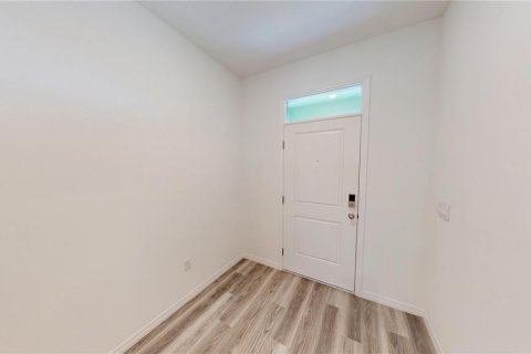 Townhouse in Land O' Lakes, Florida 3 bedrooms, 155.43 sq.m. № 2277565 - photo 2