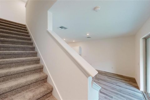 Townhouse in Land O' Lakes, Florida 3 bedrooms, 155.43 sq.m. № 2277565 - photo 16