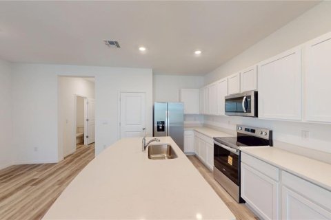 Townhouse in Land O' Lakes, Florida 3 bedrooms, 155.43 sq.m. № 2277565 - photo 11