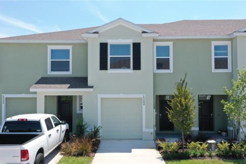 Townhouse in Land O' Lakes, Florida 3 bedrooms, 155.43 sq.m. № 2277565