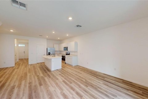 Townhouse in Land O' Lakes, Florida 3 bedrooms, 155.43 sq.m. № 2277565 - photo 14