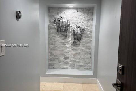 Condo in Miami Beach, Florida, 2 bedrooms № 2006842 - photo 3