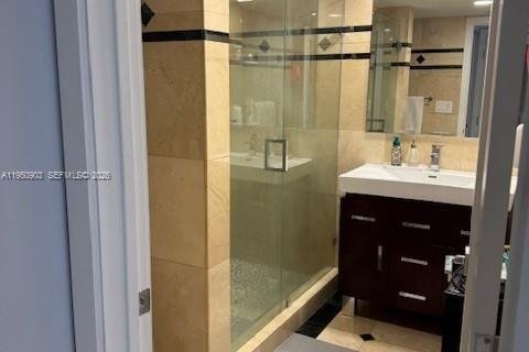 Condo in Miami Beach, Florida, 2 bedrooms № 2006842 - photo 16